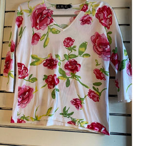 J.A.C. Woman’s shirt size s/m 3/4 sleeve white with pink red roses green leaves